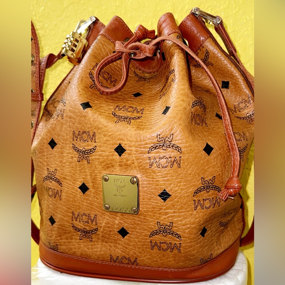 🛍️🛍️💫💫MCM Beautiful Authentic Made in Germany bucket shoulder bag. 🛍️🛍️💫